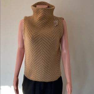 Sleeveless sweater top
